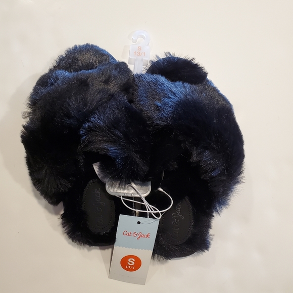 Cat & Jack Brooklyn Girl's Fuzzy Slippers - Size Small 13/1 - Black NWT - Picture 2 of 3